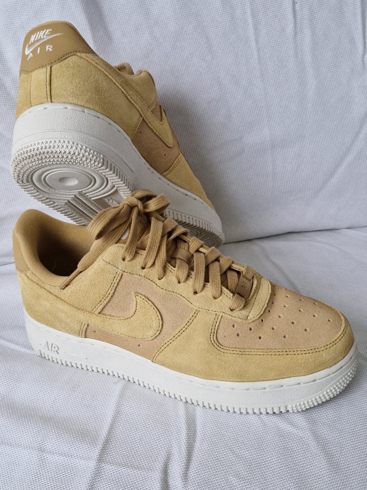 nike air force suède maat 39 zo goed als nieuw, Nike air force, Ophalen of Verzenden, Sneakers of Gympen, Zo goed als nieuw