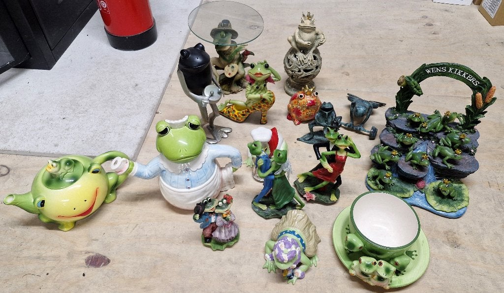 Diverse stenen kikkers; ca 3 verhuisdozen vol, Ophalen, Zo goed als nieuw, Fantasy