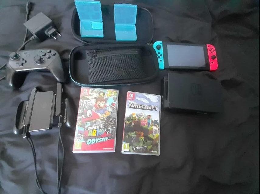nintendo switch, Spelcomputers en Games, Spelcomputers | Nintendo Switch, Gebruikt, Switch Original, Met 2 controllers, Met games