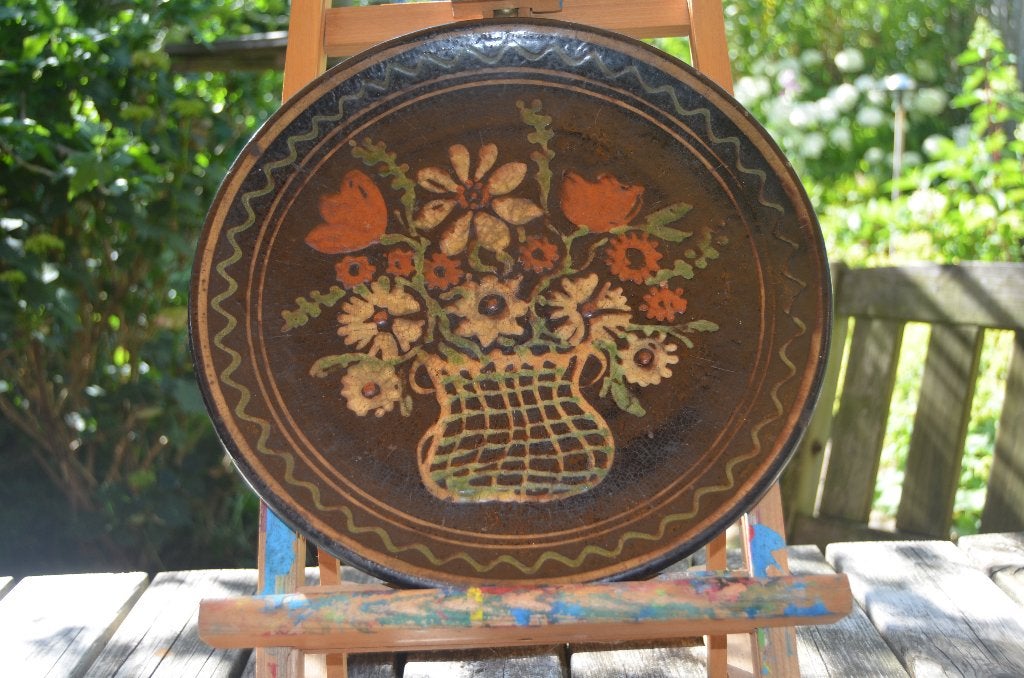 Zwarte aardewerk schotel decor vaas met bloemen 19e eeuw., Antiek en Kunst, Ophalen of Verzenden