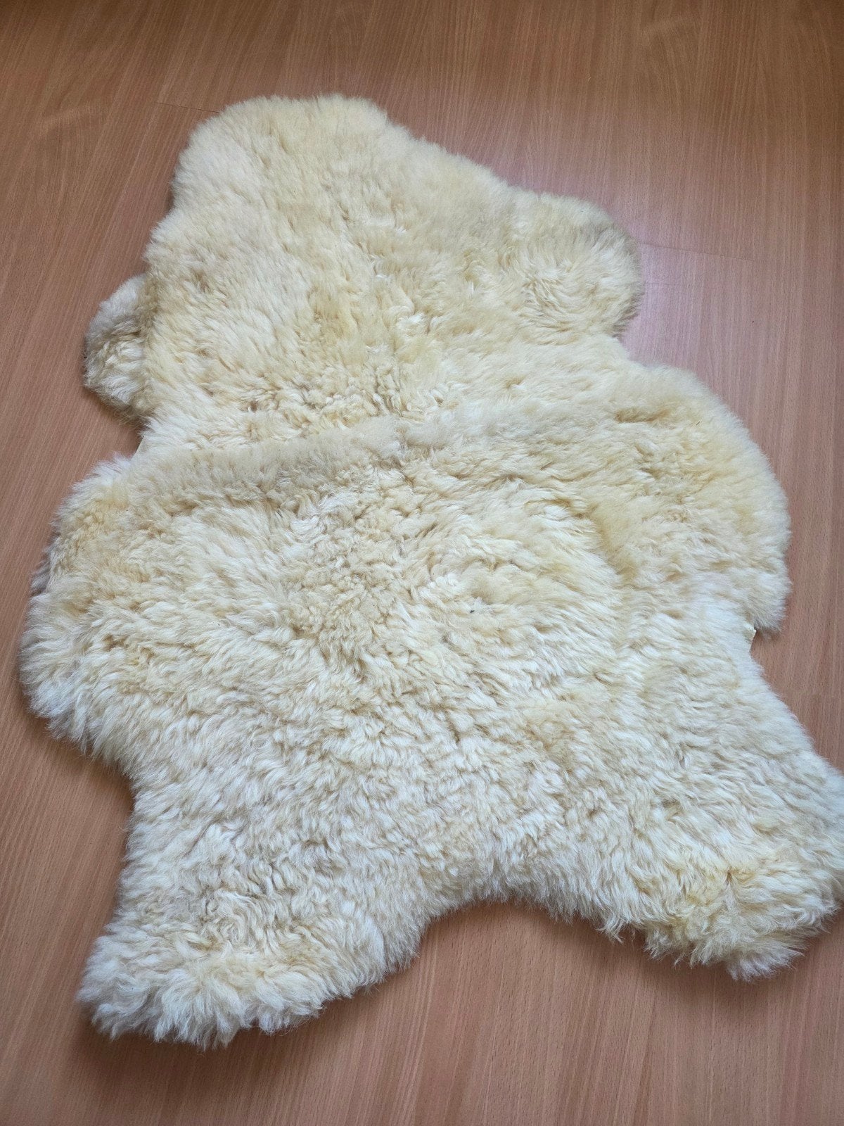 Zacht crèmekleurig vloerkleed van schapenvacht, Ophalen, 100 tot 150 cm, 50 tot 100 cm, Zo goed als nieuw