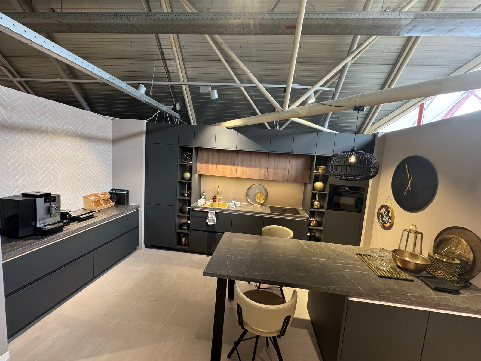 Luxe Keuken met Bosch, Siemens, Quooker en Gouden Spoelbak, Ophalen, Gebruikt, Zwart, Hoekkeuken