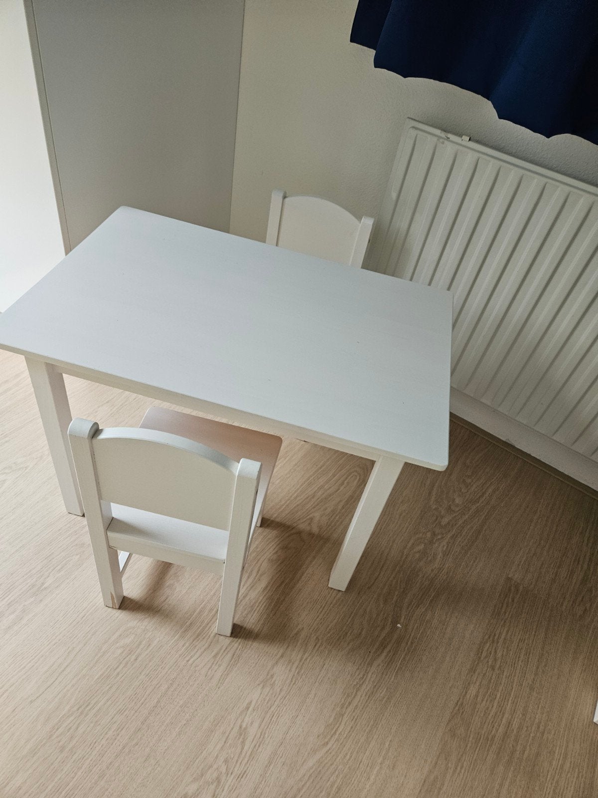 IKEA Sundvik kindertafel met 2 stoelen, Kinderen en Baby's, Kinderkamer | Tafels en Stoelen, Ophalen, Gebruikt, Tafel(s) en Stoel(en)