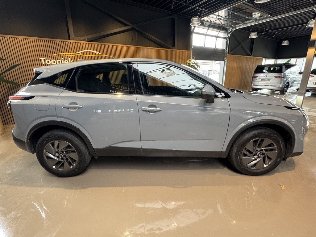 Nissan QASHQAI 1.3 MHEV Xtronic N-Connecta Navigatie LMV Cru, Auto's, Stof, Gebruikt, 4 cilinders, Met garantie (alle)