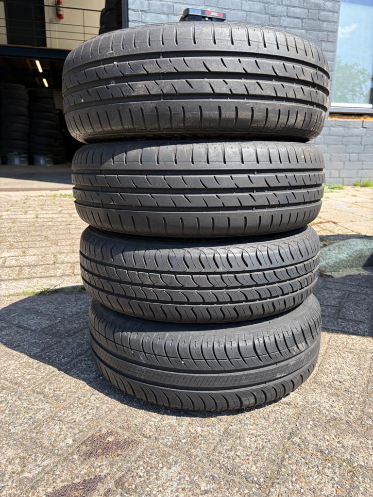 Lichtmetalen velgen met banden 14 inch - Renault, Aygo, C1,, Ophalen, 14 inch, Gebruikt, Banden en Velgen