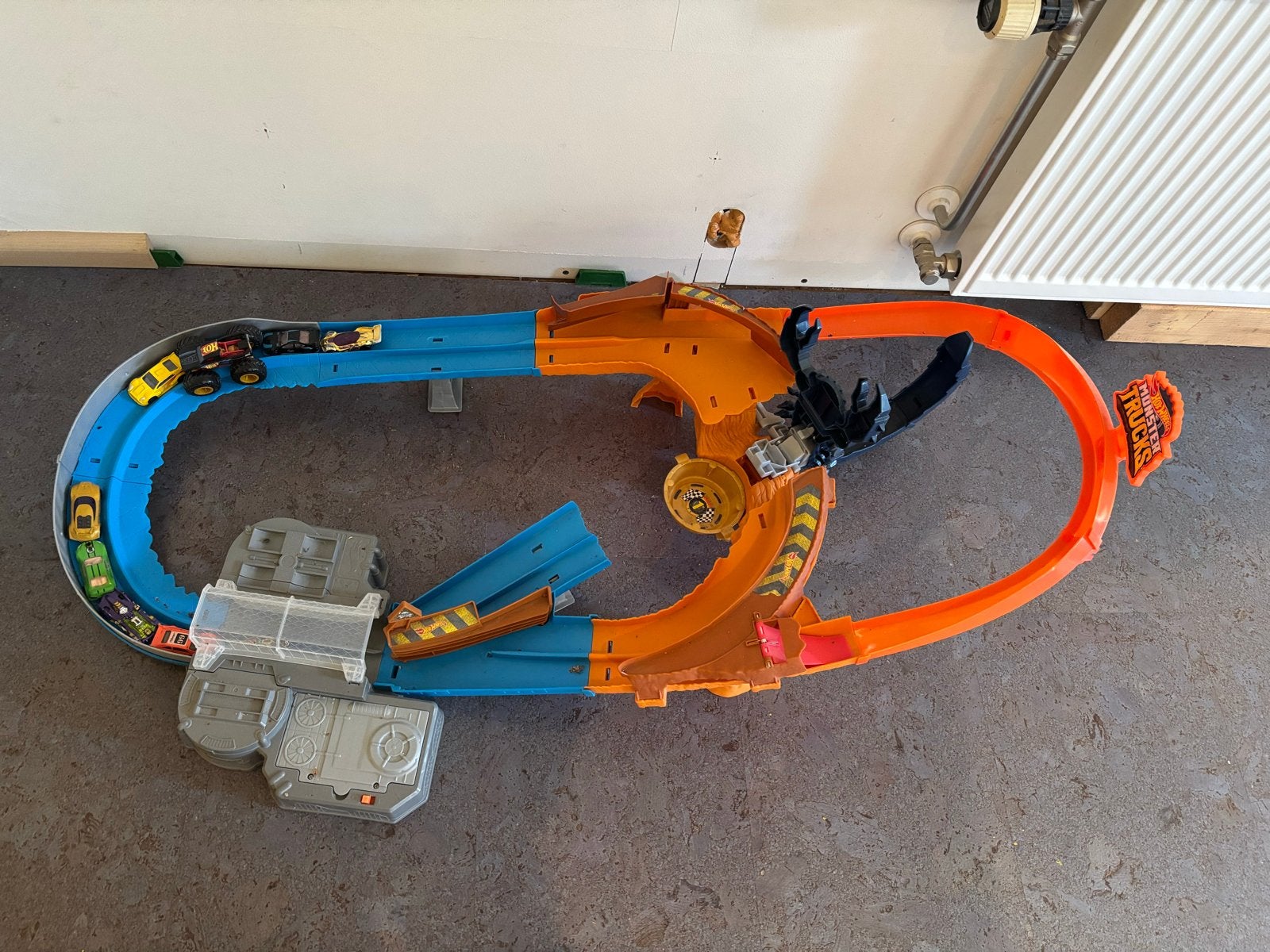 Hot Wheels Monster Trucks baan met schorpioen, Ophalen, Zo goed als nieuw