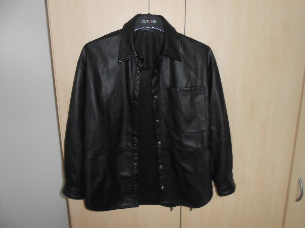 Mooi zwart leatherlook jasje maat M van Stradivarius, Maat 38/40 (M), Zwart, Ophalen of Verzenden, Zo goed als nieuw