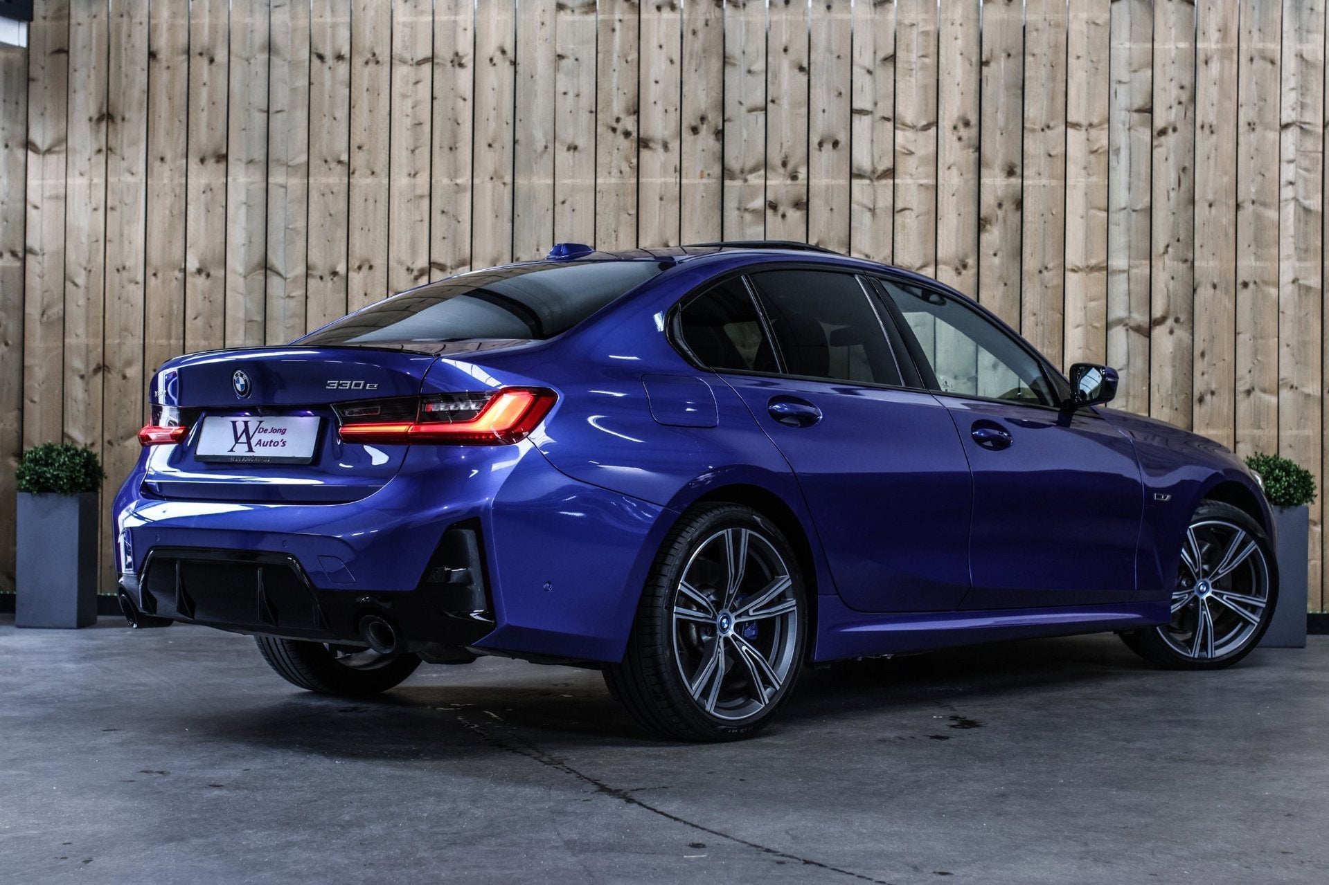 BMW 3-serie 330e xDrive M-Sport Pro *Pano*H/K*Camera*Head-Up, Auto's, 1800 kg, Gebruikt, 4 cilinders, Blauw