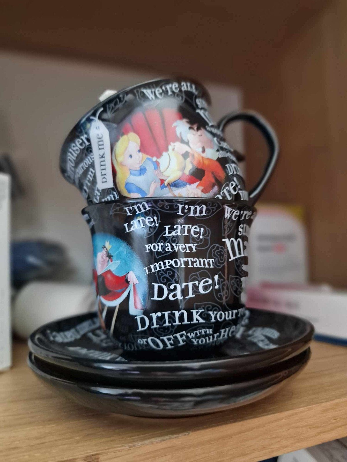 Origineel Disney Alice in Wonderland theekopjes set, Huis en Inrichting, Ophalen, Keramiek, Zo goed als nieuw, Overige stijlen