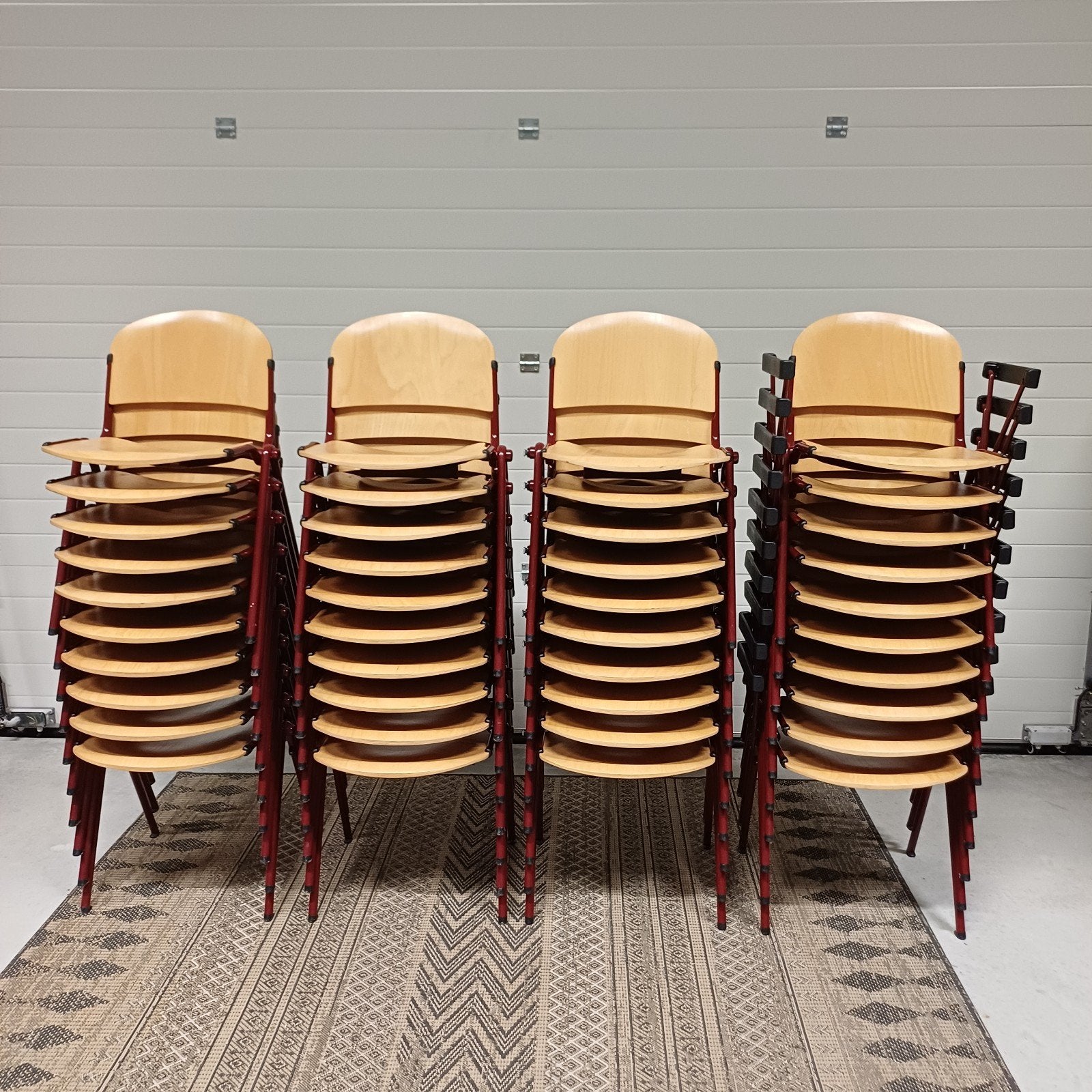 40 x vintage design schoolstoelen kerkstoelen partij stoelen, Ophalen, Gebruikt, Vijf, Zes of meer stoelen