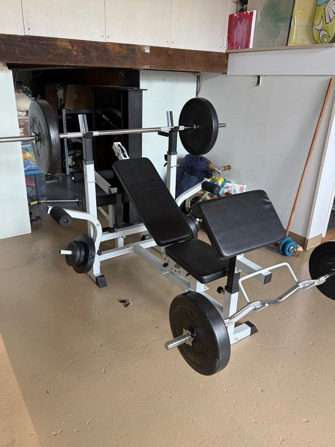 Gorilla Sports Halterbank Krachtstation met Gewichten, Sport en Fitness, Fitnessmaterialen, Ophalen, Gebruikt, Armen, Fitnessbank