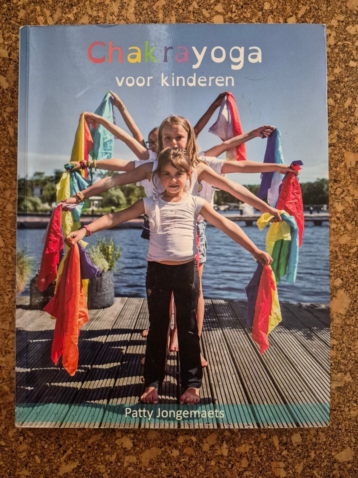 Patty Jongemaets - Chakrayoga voor kinderen, Patty Jongemaets, Ophalen of Verzenden, Zo goed als nieuw, Instructieboek
