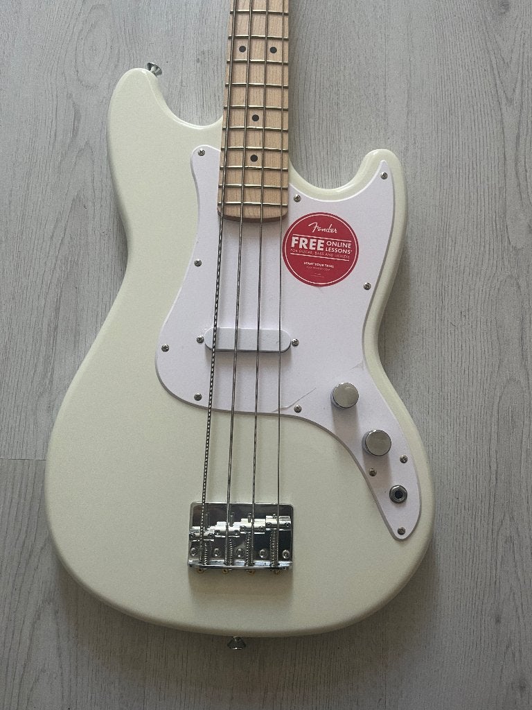 Squier Fender Bass, Muziek en Instrumenten, Snaarinstrumenten | Gitaren | Bas, Ophalen, Zo goed als nieuw, Elektrisch
