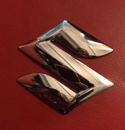 SUZUKI  logo embleem origineel,, Ophalen of Verzenden, Zo goed als nieuw, Auto's
