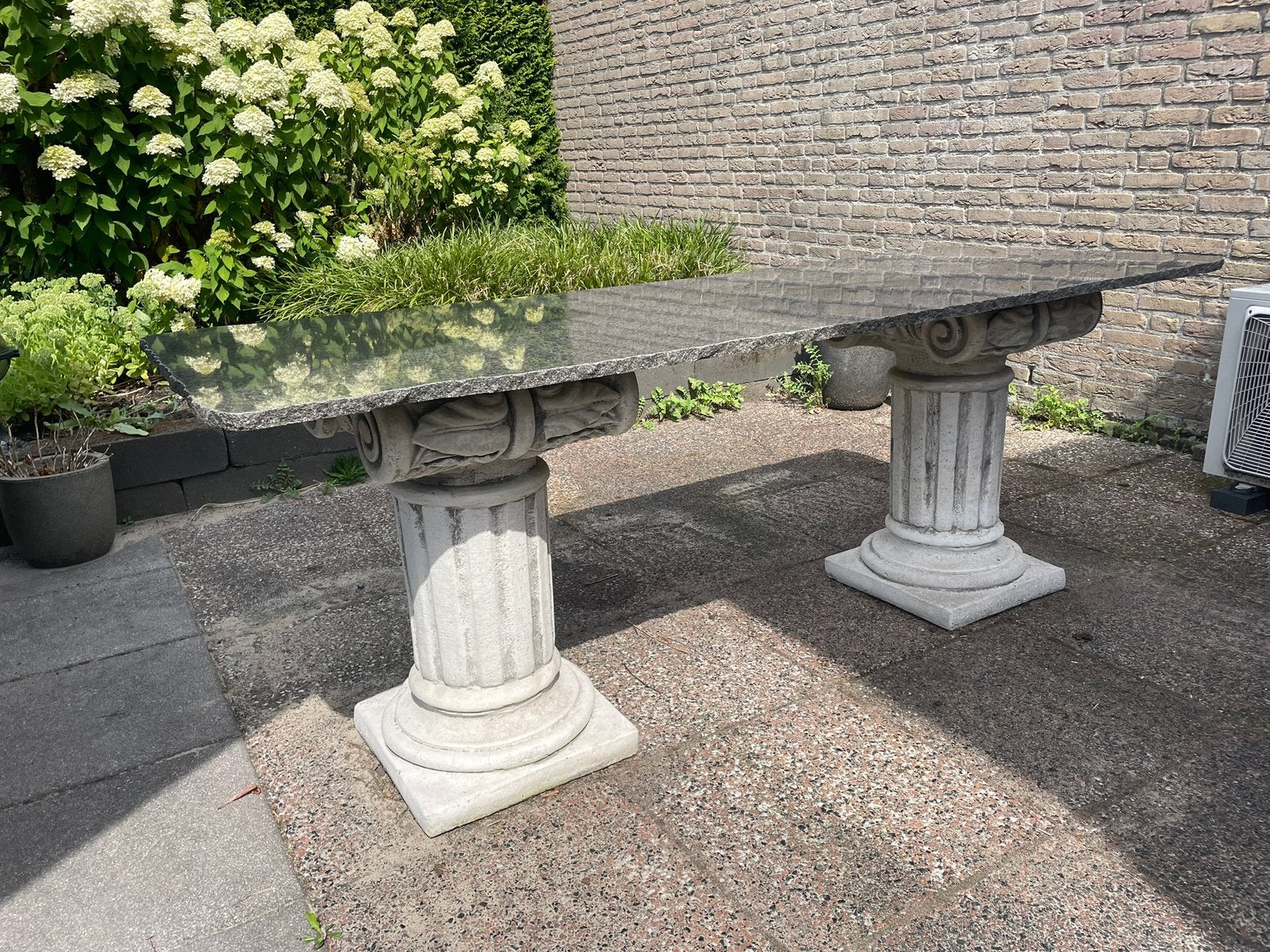 Tuintafel met zuilen en graniet blad, Huis en Inrichting, Woonaccessoires | Zuilen en Pilaren, Ophalen