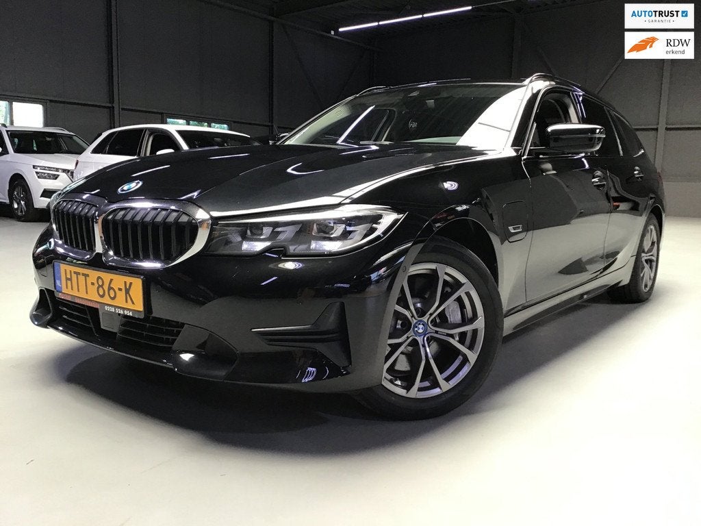 BMW 3-serie Touring 330e Business Edition Plus I 293PK I Cam, Automaat, 1998 cc, Achterwielaandrijving, Gebruikt