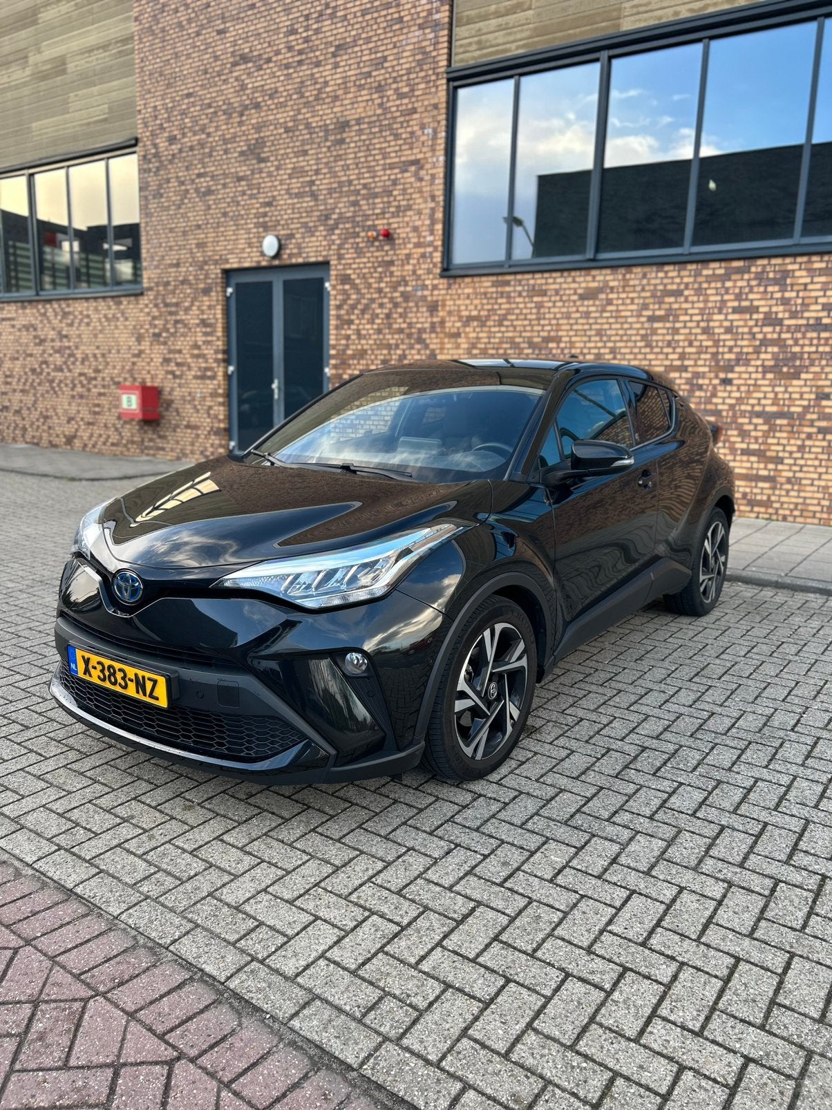 Toyota C-HR 1.8 Hybrid 122pk CVT 2023 Zwart | Garantie, Auto's, Stof, 725 kg, 4 cilinders, 75 €/maand