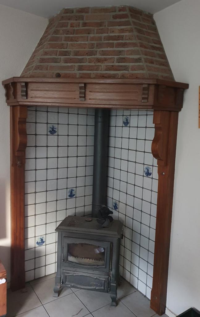 Kachelombouw met tegels en houten omlijsting, Huis en Inrichting, Kachels, Ophalen, Gebruikt, Houtkachel, Vrijstaand