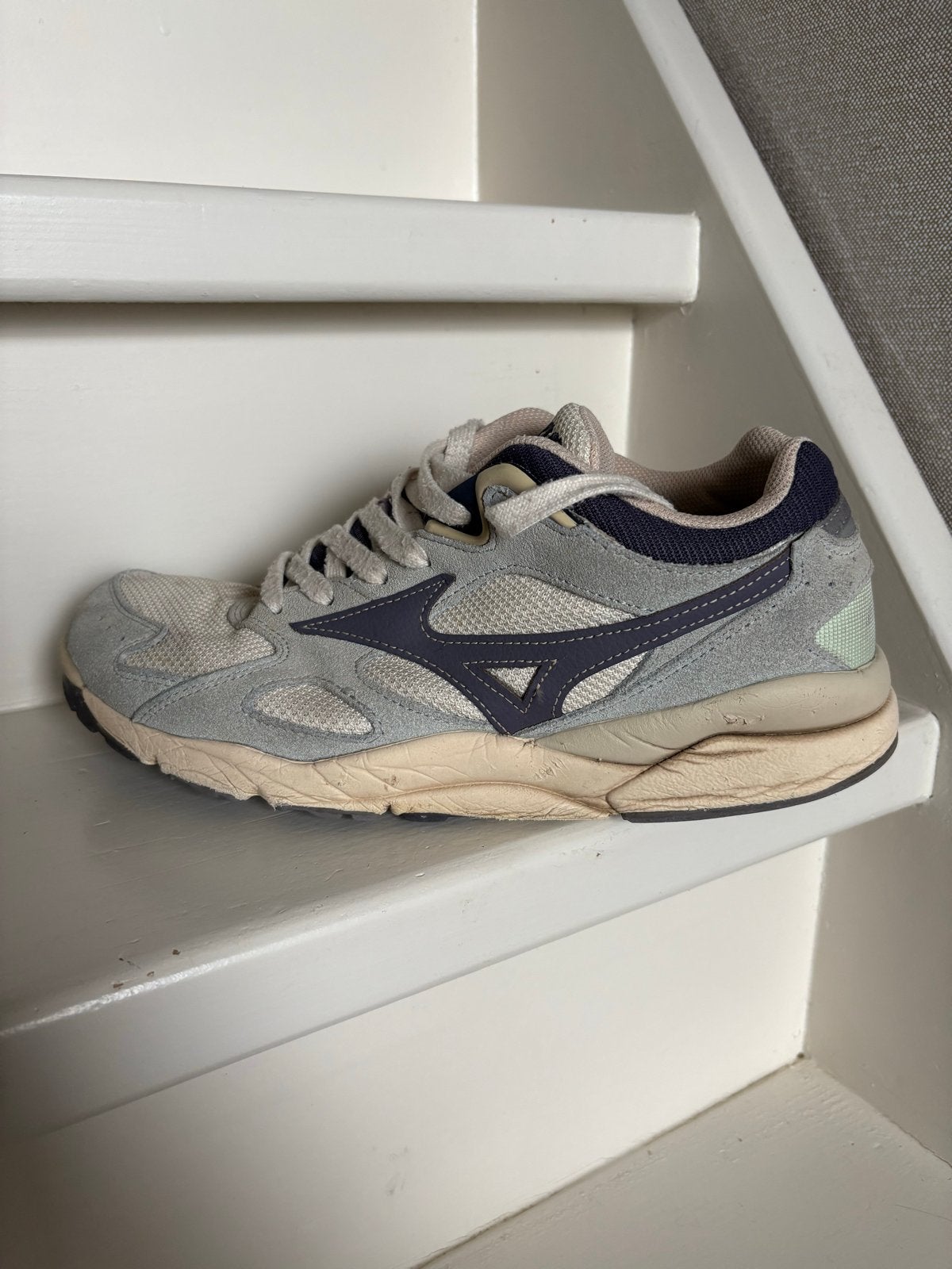 Mizuno Sky Medal Sneakers - Maat 42,5, Ophalen of Verzenden, Gedragen, Grijs, Sneakers of Gympen