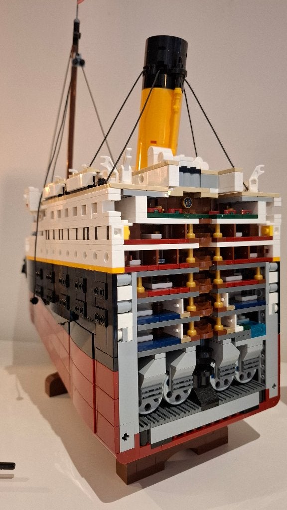Foto 13 van Lego icons Titanic 10294