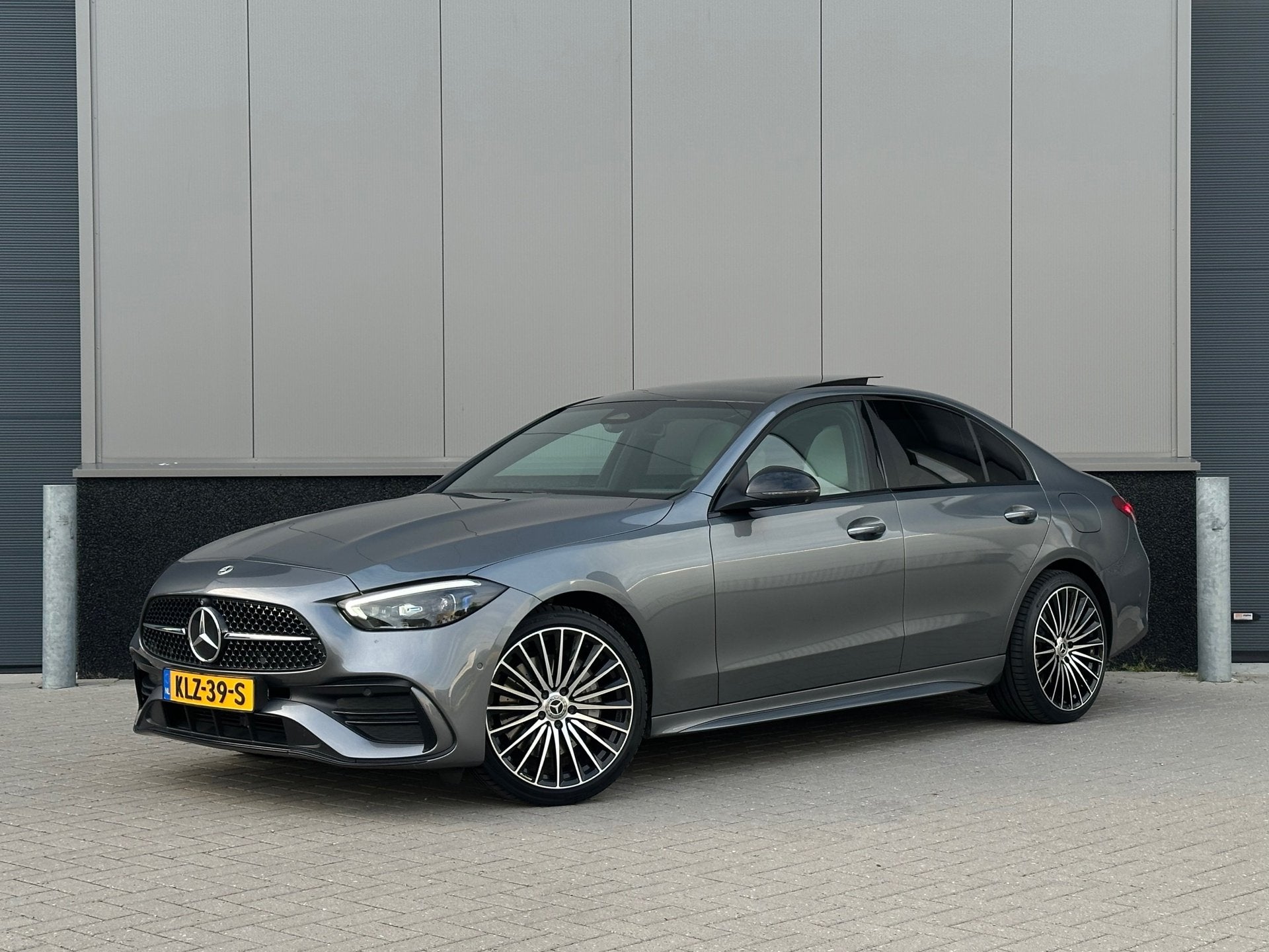 Mercedes-Benz C-klasse 300 e AMG Line |PANO|MEMORY|360|KEYLE, Auto's, Automaat, Achterwielaandrijving, 4 cilinders, 167 km/l