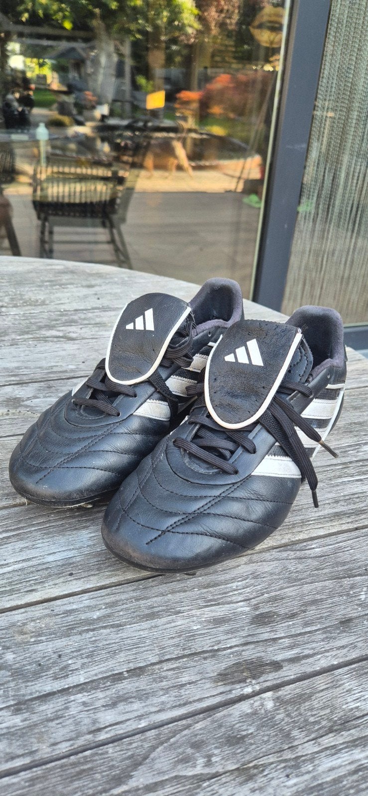 adidas lederen voetval schoenen maat 40,5, Sport en Fitness, Korfbal, Ophalen of Verzenden, Zo goed als nieuw, Schoenen