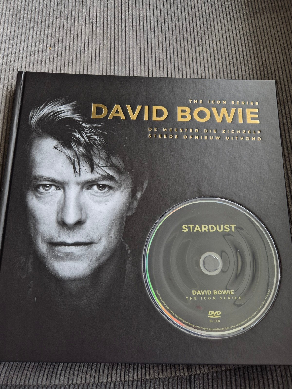 David Bowie: The Icon Series Boek + DVD Stardust, Engels, Alle leeftijden, Nederlands, Ophalen of Verzenden