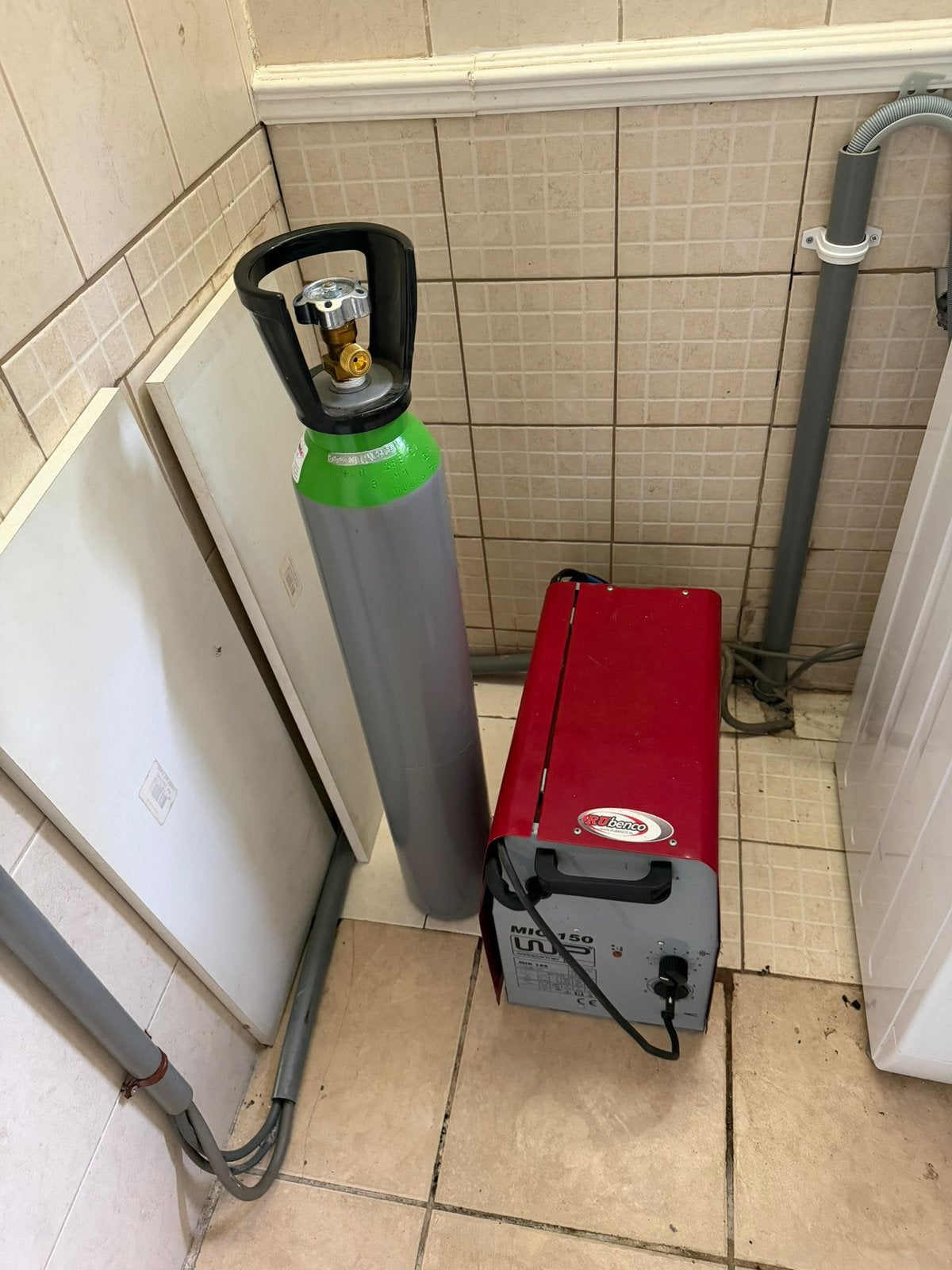 MIG MAG lasapparaat 150 ampère met volle gasfles, Doe-het-zelf en Verbouw, Gereedschap | Lasapparaten, Ophalen of Verzenden, Gebruikt