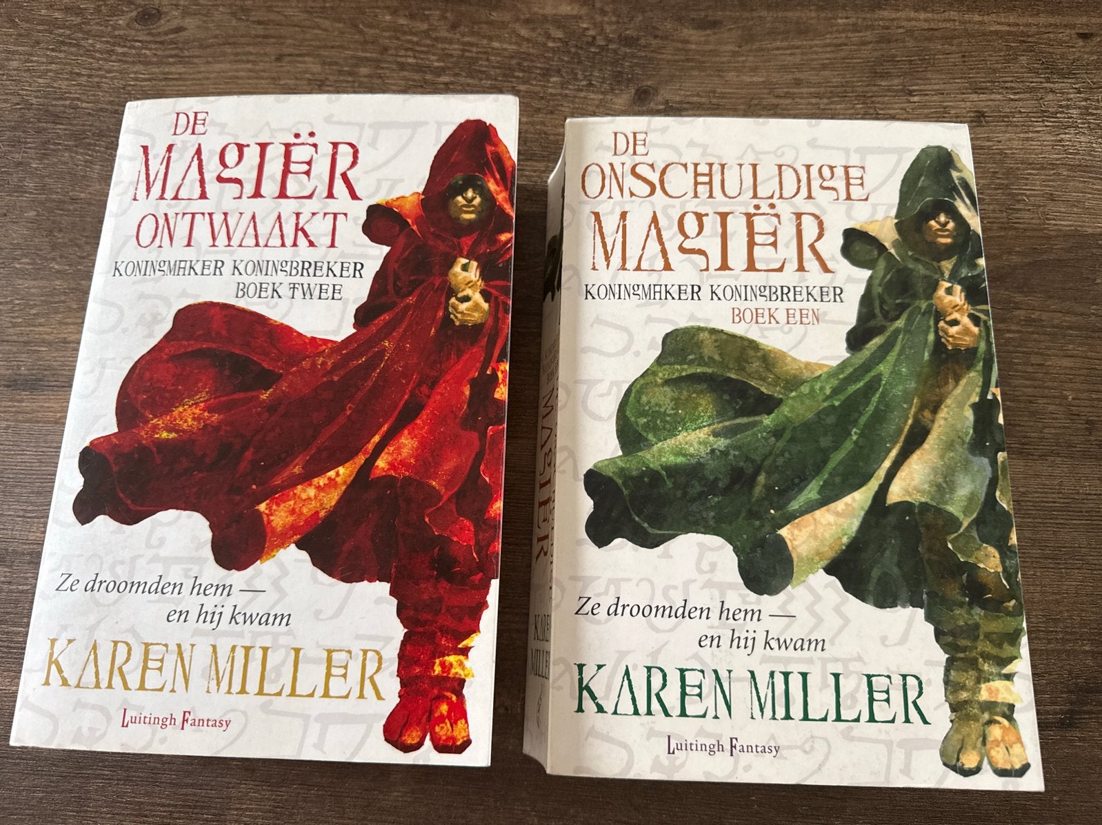 De Magiër : De Onschuldige & Ontwaakt - Karen Miller, Ophalen of Verzenden, Zo goed als nieuw