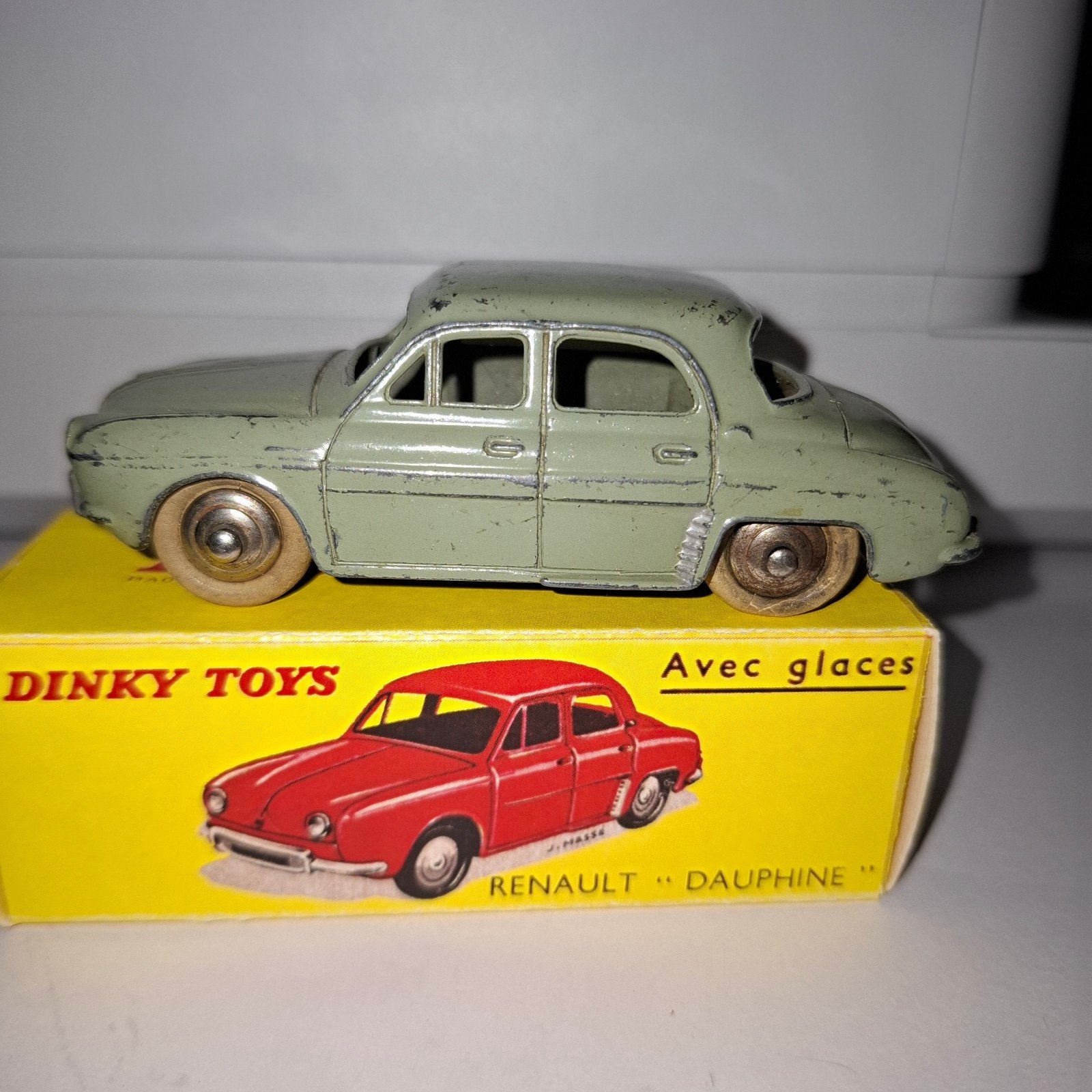 Dinky Toys Renault Dauphine Meccano (Frankrijk) met doos, Hobby en Vrije tijd, Ophalen of Verzenden, Gebruikt