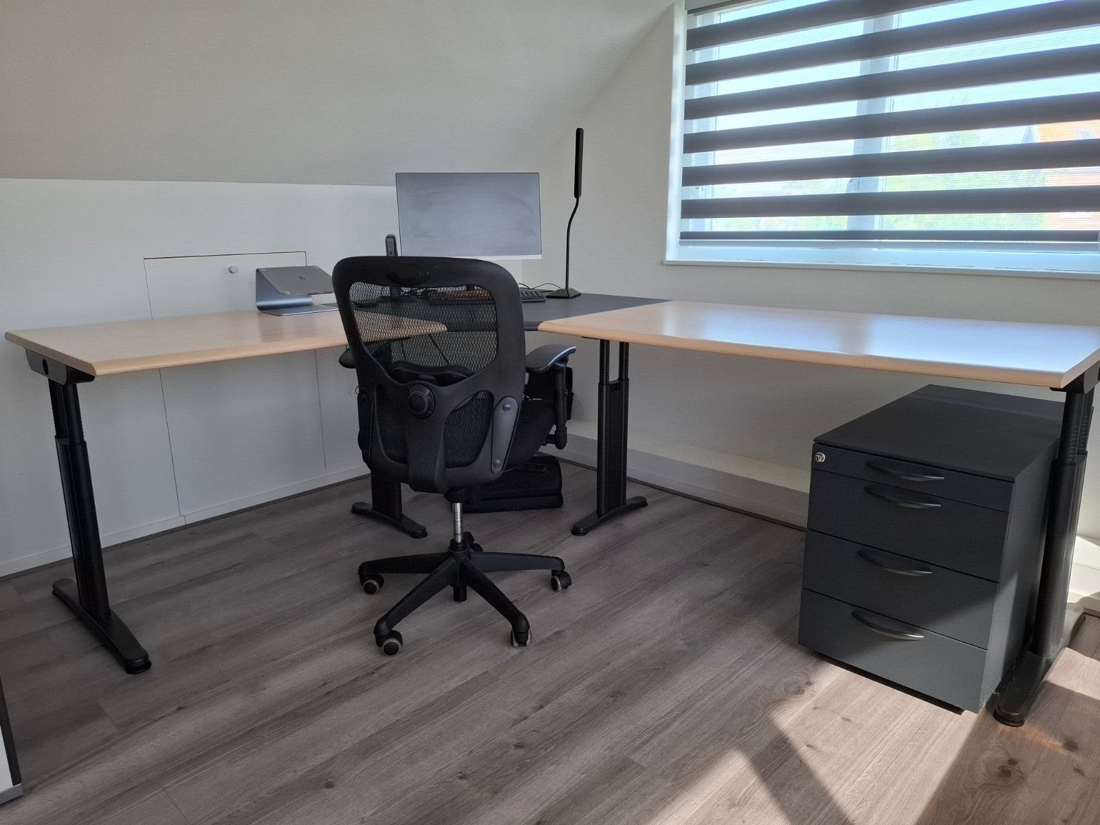 Professioneel Hoekbureau met Twee Ladekasten, Ophalen, Opbergruimte, Gebruikt, Hout