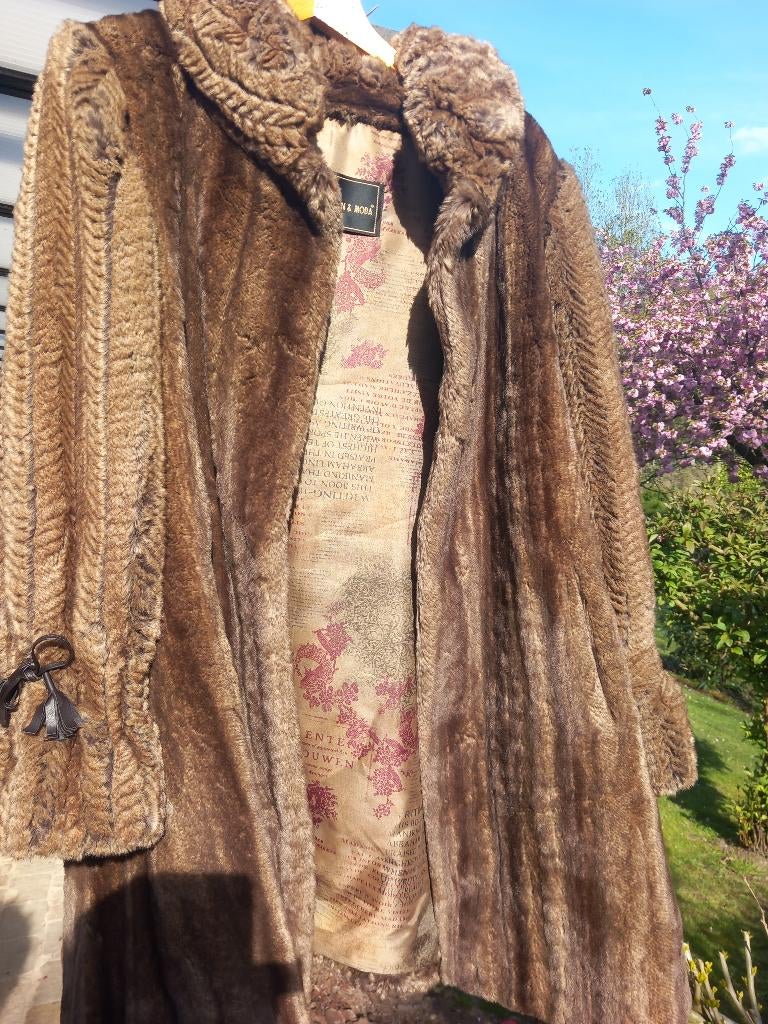 Luxe Nertsmantel (38-42) + Zilvervos Kraag – Prachtige Staat, Antiek en Kunst, Antiek | Kleding en Accessoires, Dames, Ophalen