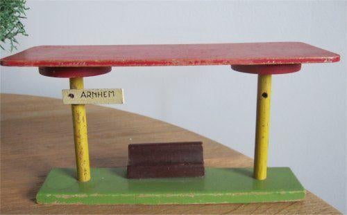 Antiek houten station hokje, bushokje, naar Arnhem, Ophalen of Verzenden