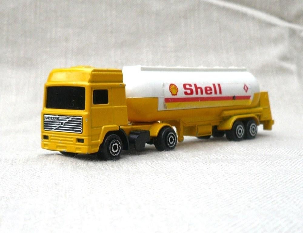 Majorette France 324 Volvo F12 + tank oplegger Shell 1/100., Hobby en Vrije tijd, Modelauto's | 1:87, Ophalen of Verzenden, Zo goed als nieuw