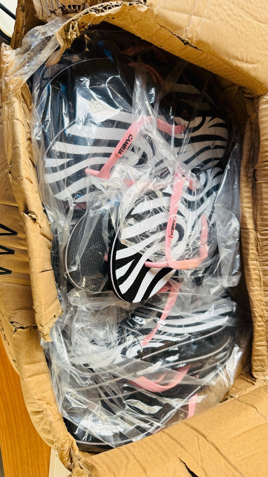 Doos vol slippers - Maat 42/43 nieuw, Ophalen of Verzenden, Nieuw, Zwart, Slippers