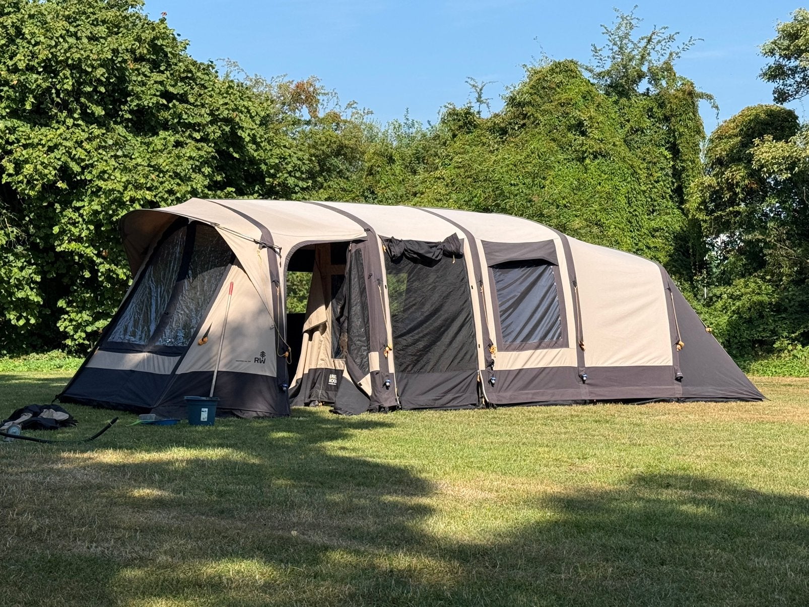 Redwood Navarro 340 opblaasbare tunneltent, Ophalen, Gebruikt, Tot en met 4
