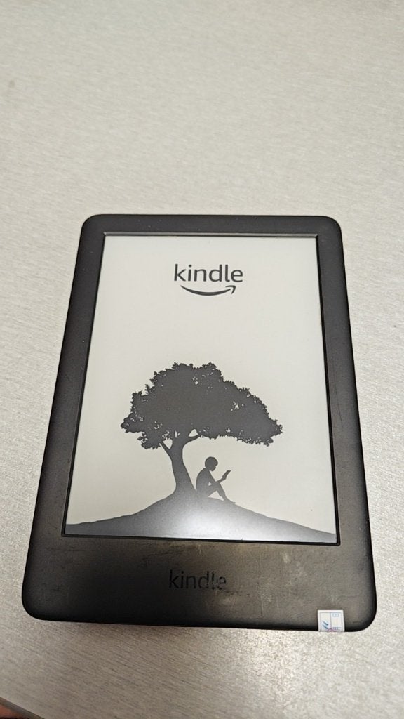 Kindle 10 E-reader (J9G29R) met oplaadkabel, Computers en Software, Ophalen of Verzenden, Gebruikt, 6 inch of minder, 8 GB