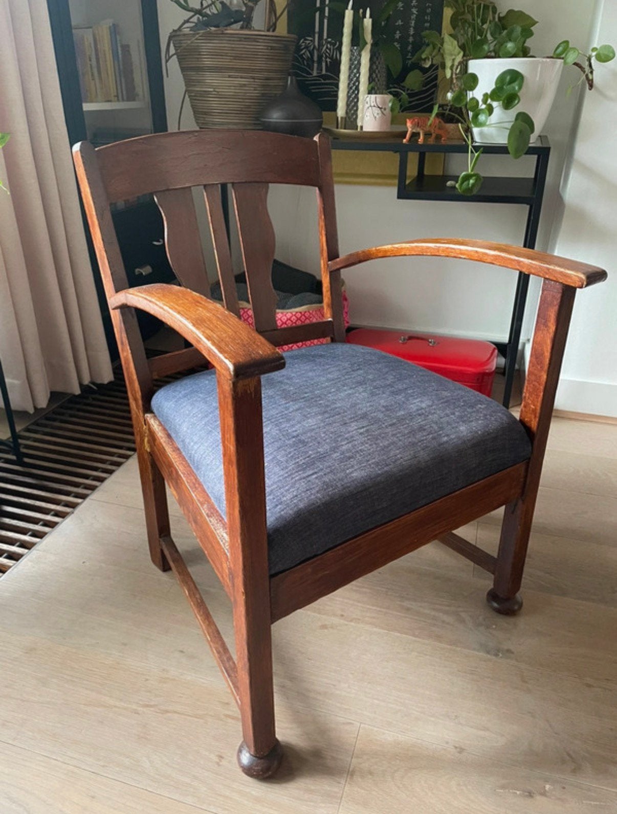 vintage houten fauteuil met jeans zitting, Ophalen, Gebruikt, 75 tot 100 cm, Stof