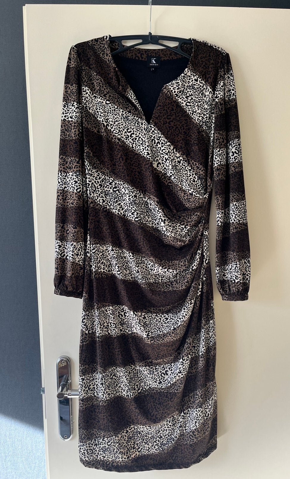 K-Design jurk panterprint, Bruin, Ophalen of Verzenden, Zo goed als nieuw, Maat 36 (S)
