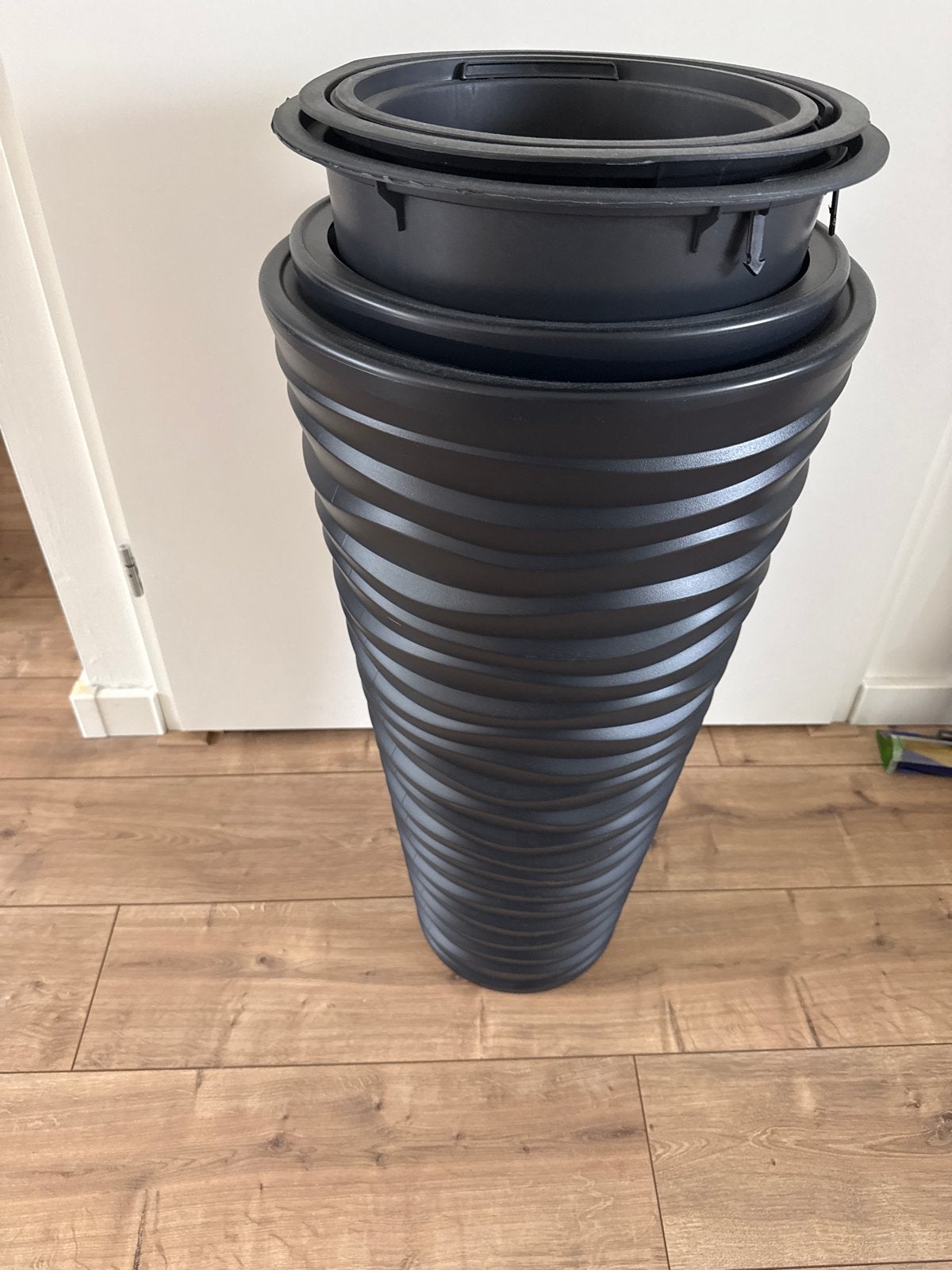 Hoge zwarte plantenbakken met spiraaldesign 3 stuks, Ophalen, Kunststof, Minder dan 60 cm, Rond