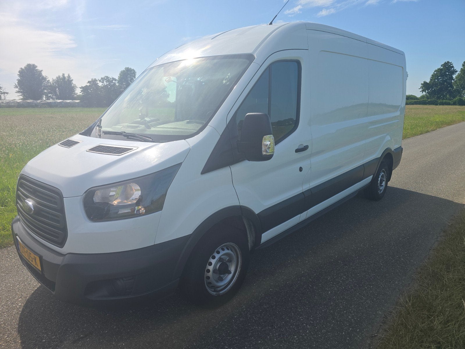 Ford Transit L2H2 (2017) – 153.000 km – Airco & Trekhaak – N, Auto's, Particulier, Te koop
