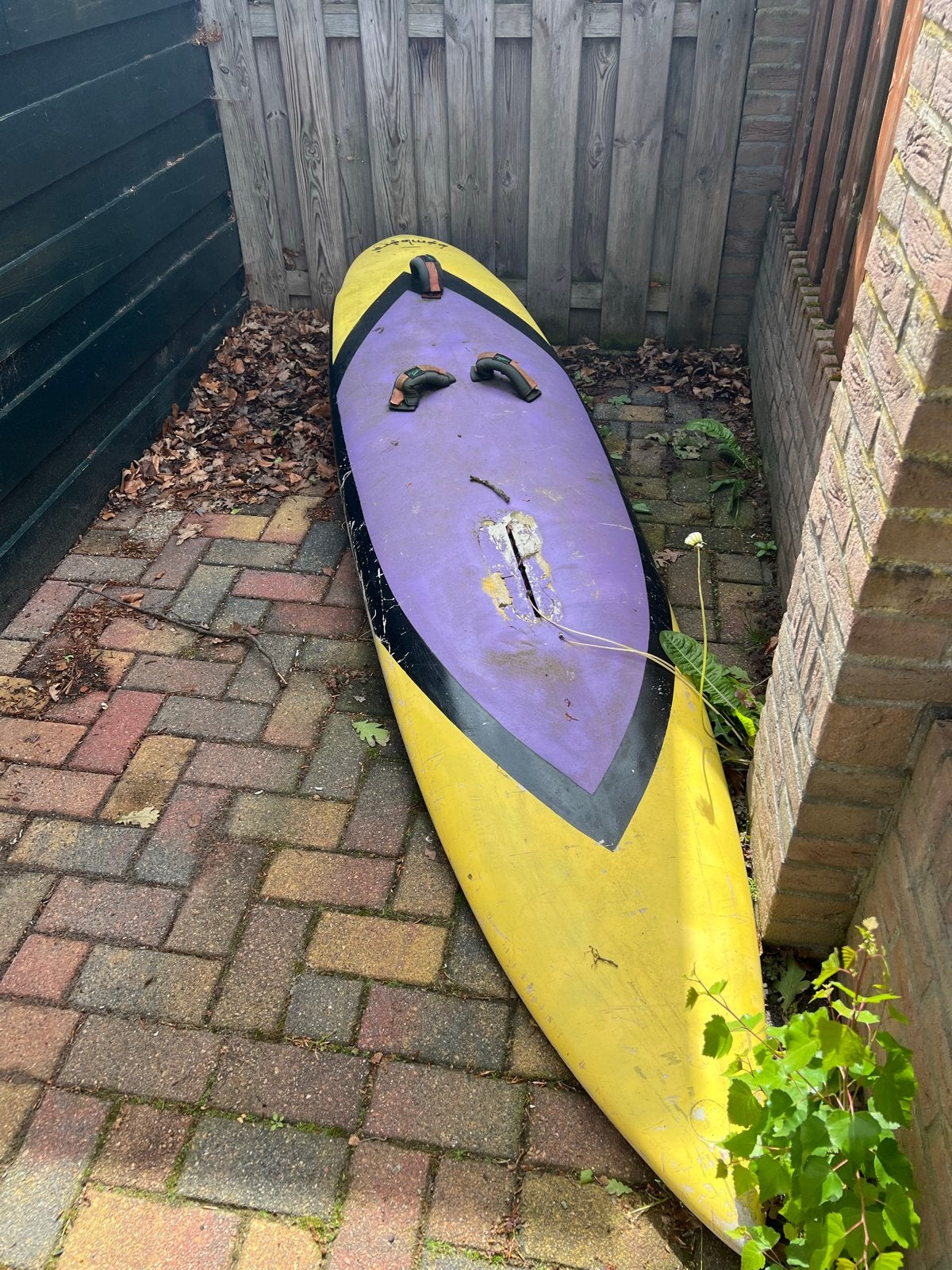Oude Bombora windsurfplank - Opknapper of decoratie, Watersport en Boten, Windsurfen, Met voetbanden, 250 tot 300 cm, Gebruikt