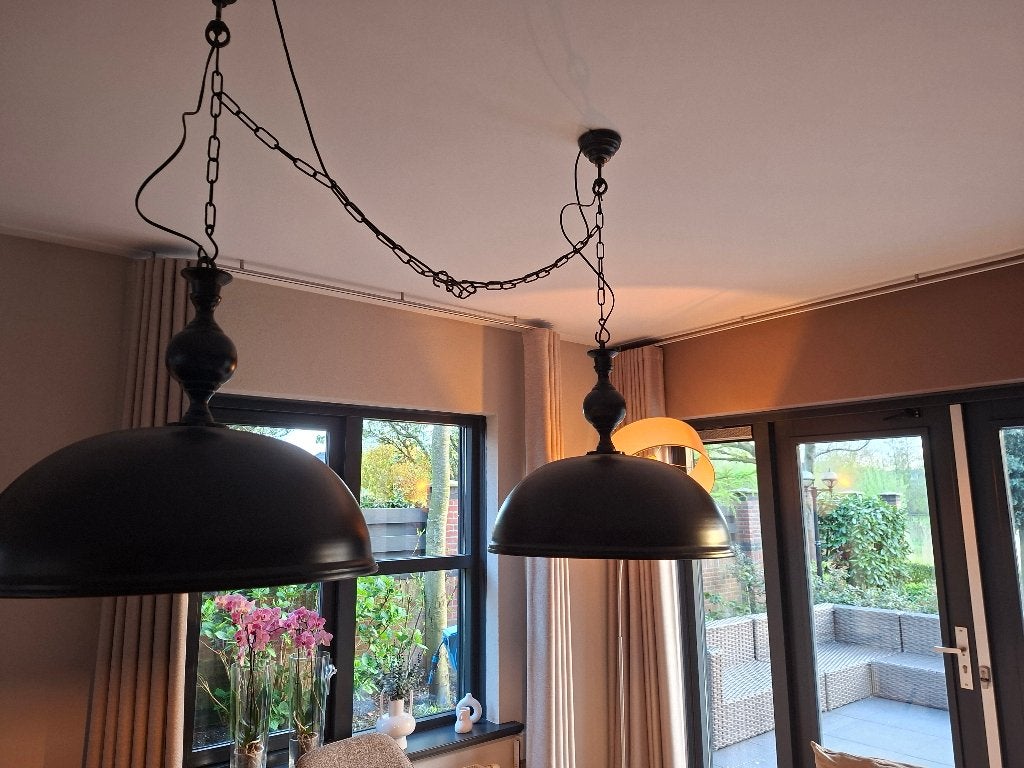 Set van 2 zwarte industriële hanglampen, Huis en Inrichting, Ophalen, Gebruikt, E27 (groot), Metaal