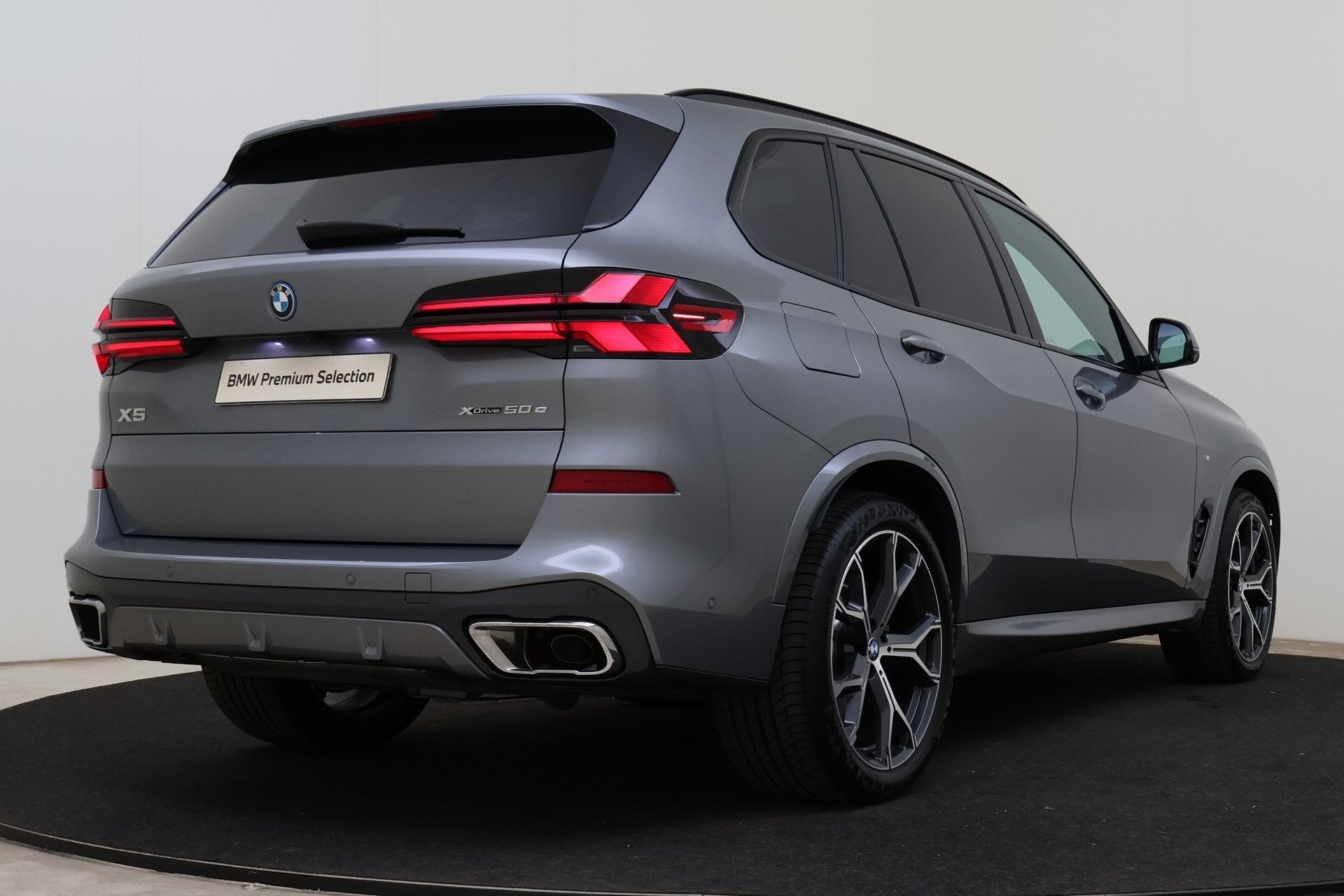 BMW X5 xDrive50e M Sport Automaat / Trekhaak / Panoramadak /, Auto's, Dealer onderhouden, Gebruikt, 2395 kg, Met garantie (alle)