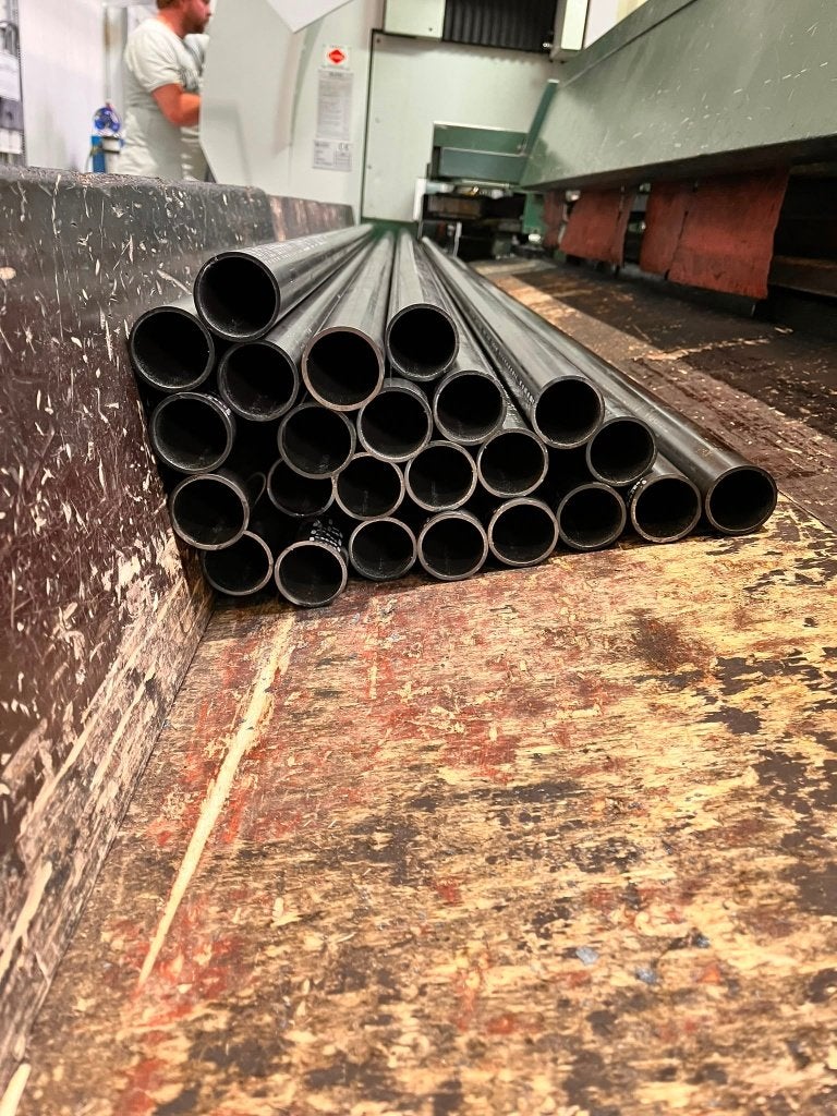 24 stalen ronde buizen Ø48,3 x 2,9 mm lengtes 2983 & 2723 mm, Doe-het-zelf en Verbouw, Metalen, Ophalen, Nieuw, IJzer