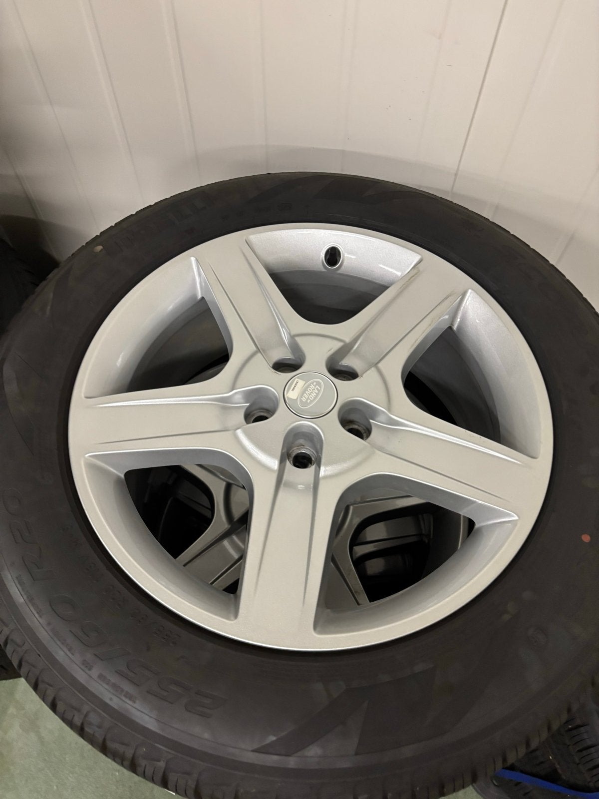 Land Rover Velgen met 255/60 20 inch banden - Profiel 6,8mm, Auto-onderdelen, Ophalen, Gebruikt, 255 mm, Banden en Velgen