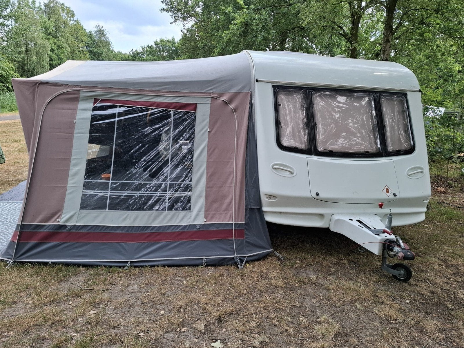 Elddis Shadowline 405 uit 2002 met stapelbed en voortent, Caravans en Kamperen, Elddis, Particulier, 4 tot 5 meter, Luifel