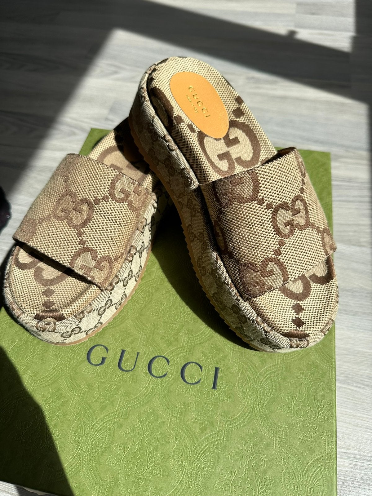 Gucci Macro GG Canvas (Slippers) maat 37+, Kleding | Dames, Schoenen, Ophalen of Verzenden, Zo goed als nieuw