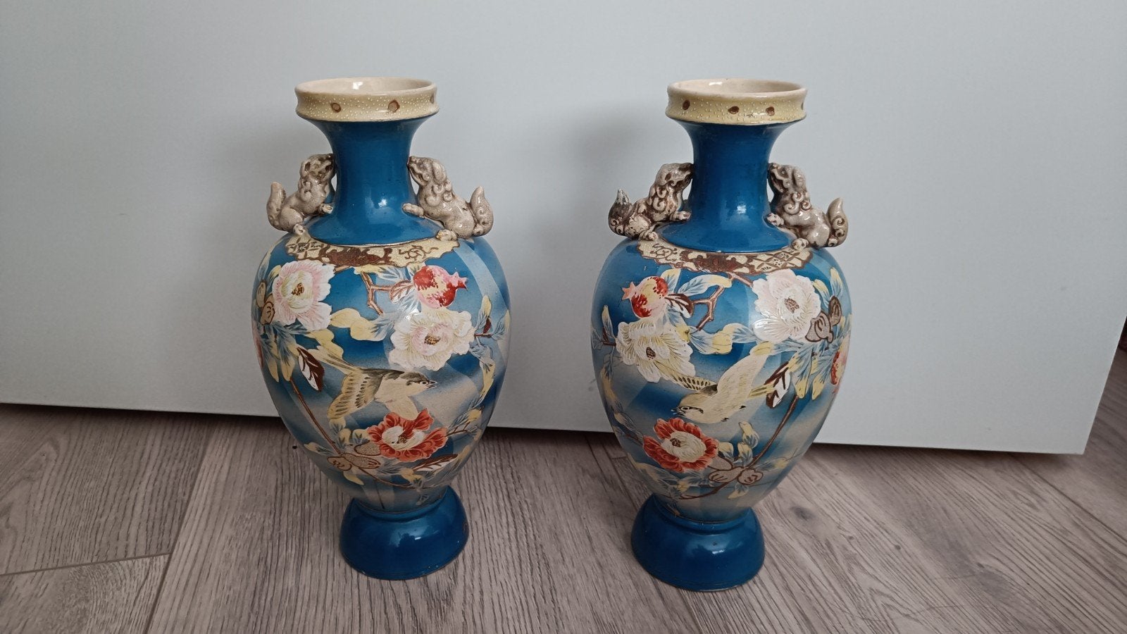 2 antieke Aziatische vazen met Foo Dogs, Bloemen en vogels, Antiek en Kunst, Ophalen of Verzenden
