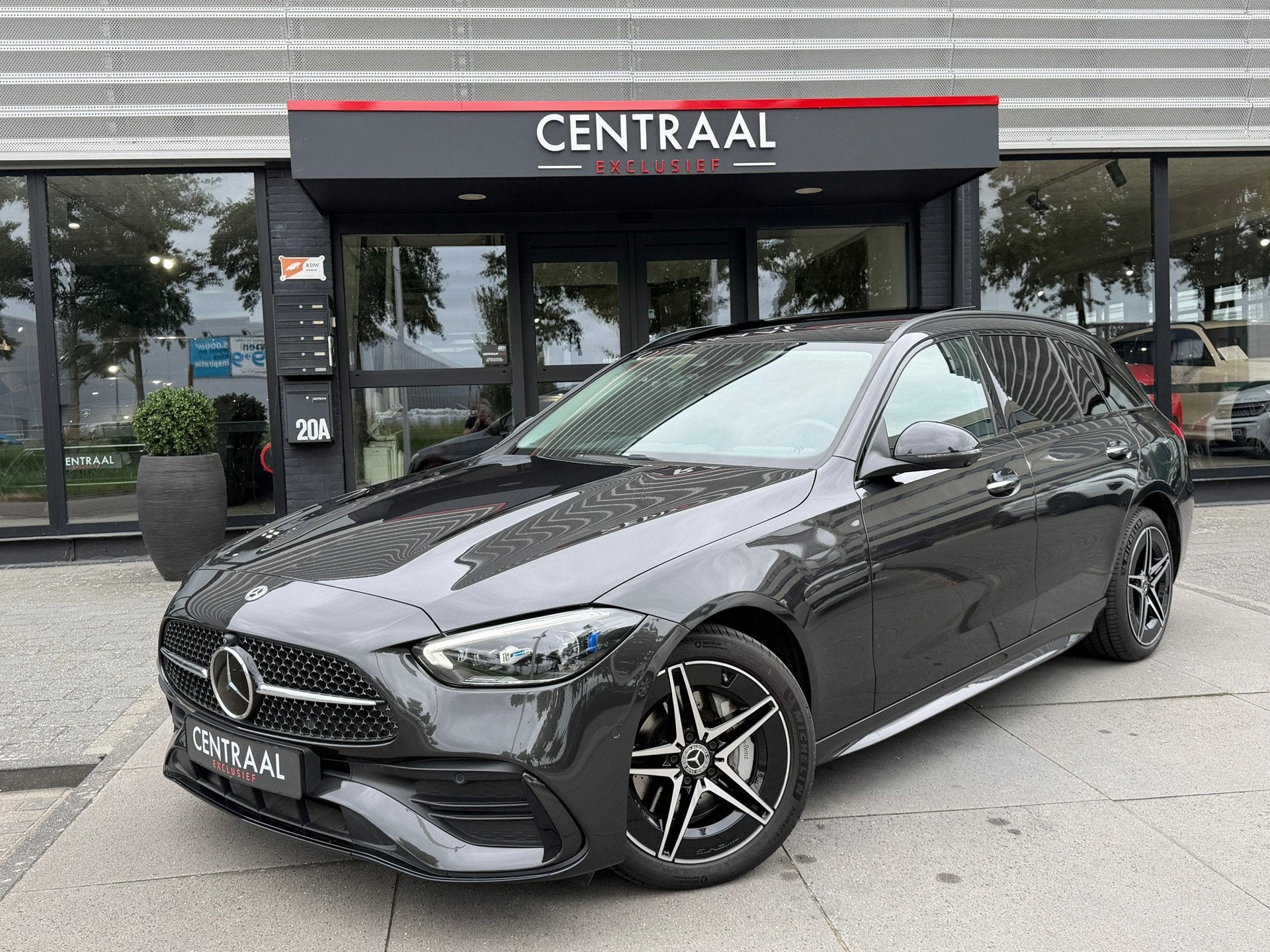 Mercedes-Benz C-klasse Estate 300 e AMG Line 313PK Pano|Carp, Automaat, Dealer onderhouden, Achterwielaandrijving, 4 cilinders